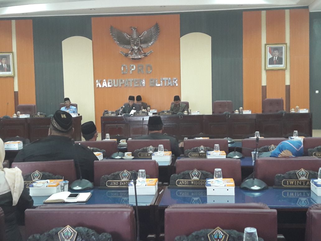 6 FRAKSI DPRD KAB BLITAR SEPAKAT ATAS PEMBENTUKAN PANSUS PENYELESAIAN MASALAH ASET PEMKAB DI JATILENGGER