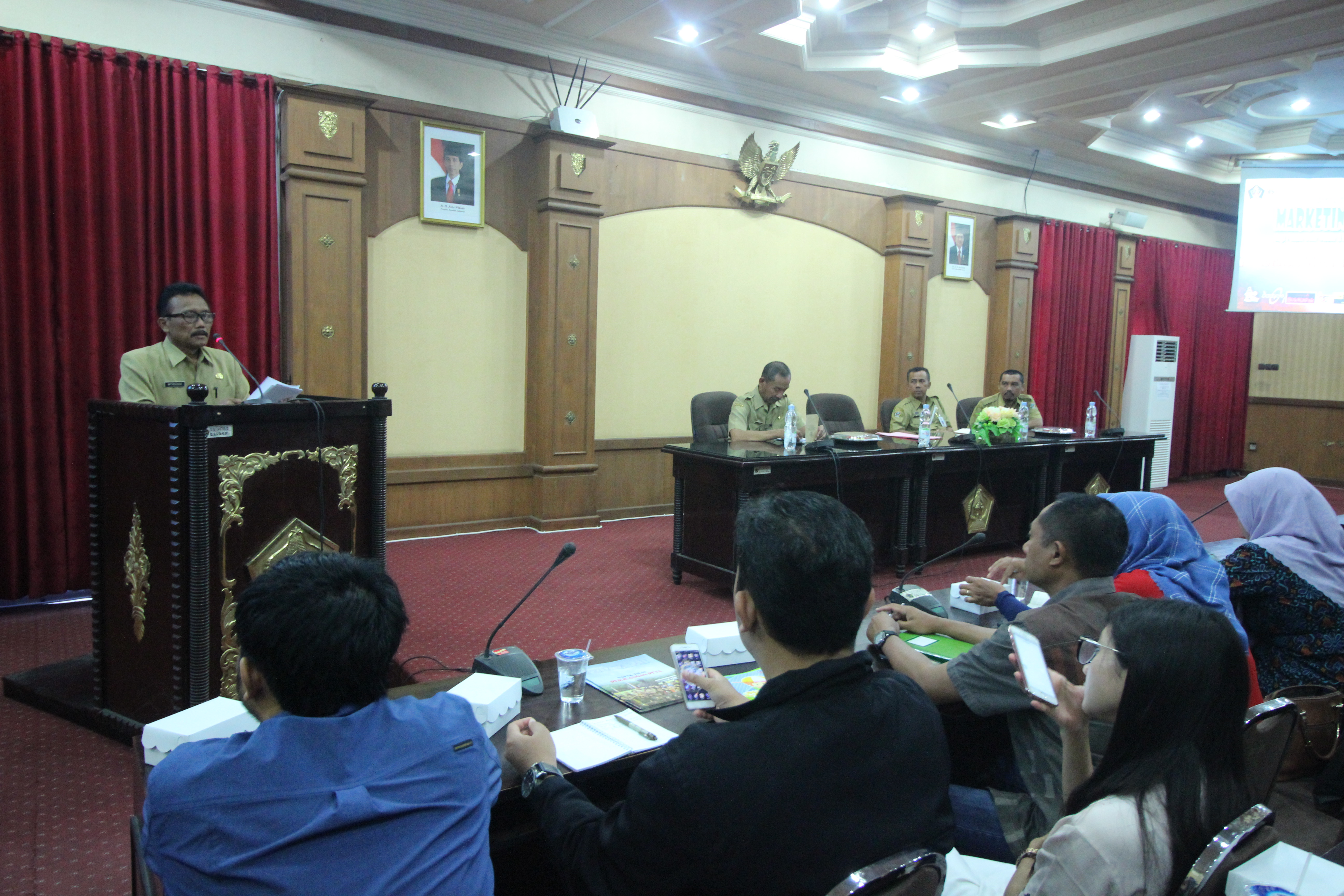 MEMBANGUN EKONOMI KERAKYATAN BERBASIS WISATA