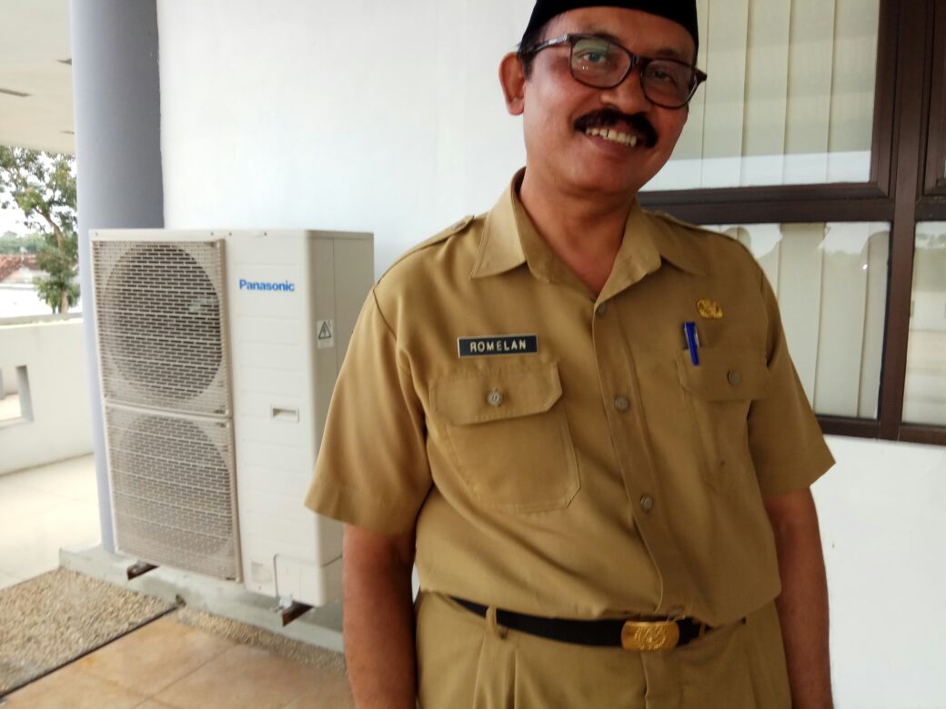 DINAS SOSIAL BERIKAN BANTUAN BERUPA SEMBAKO TERHADAP KORBAN BENCANA