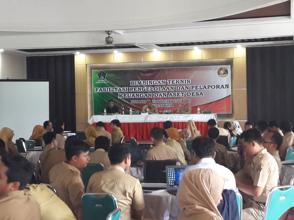 MEMINIMALISIR KESALAHAN, DINAS PEMBERDAYAAN MASYARAKAT DAN DESA GELAR BIMTEK APLIKASI SISKEUDES