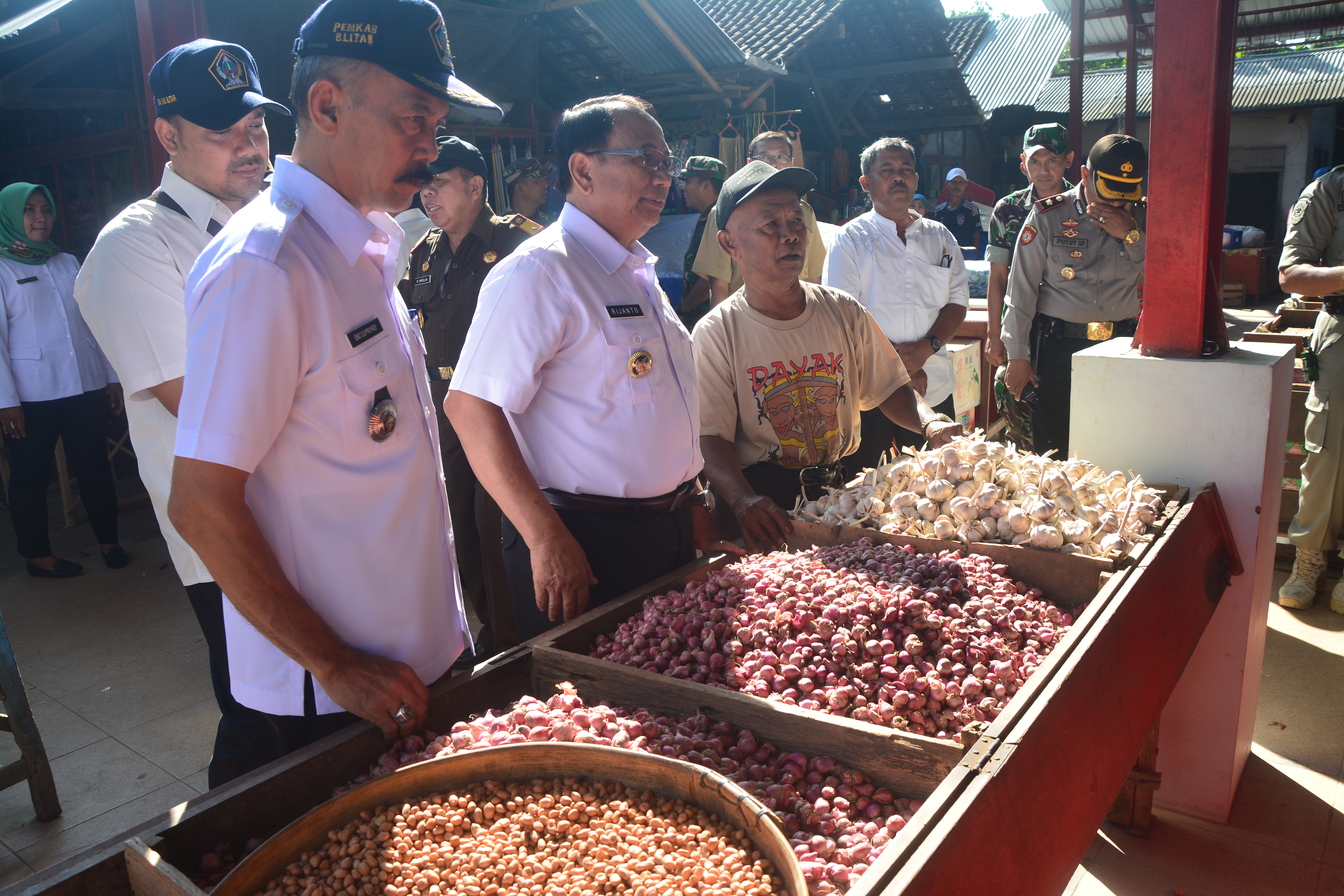 MENJELANG HARI RAYA IDUL FITRI, HARGA SEMBAKO DI PASAR WILAYAH BARAT KAB.BLITAR STABIL