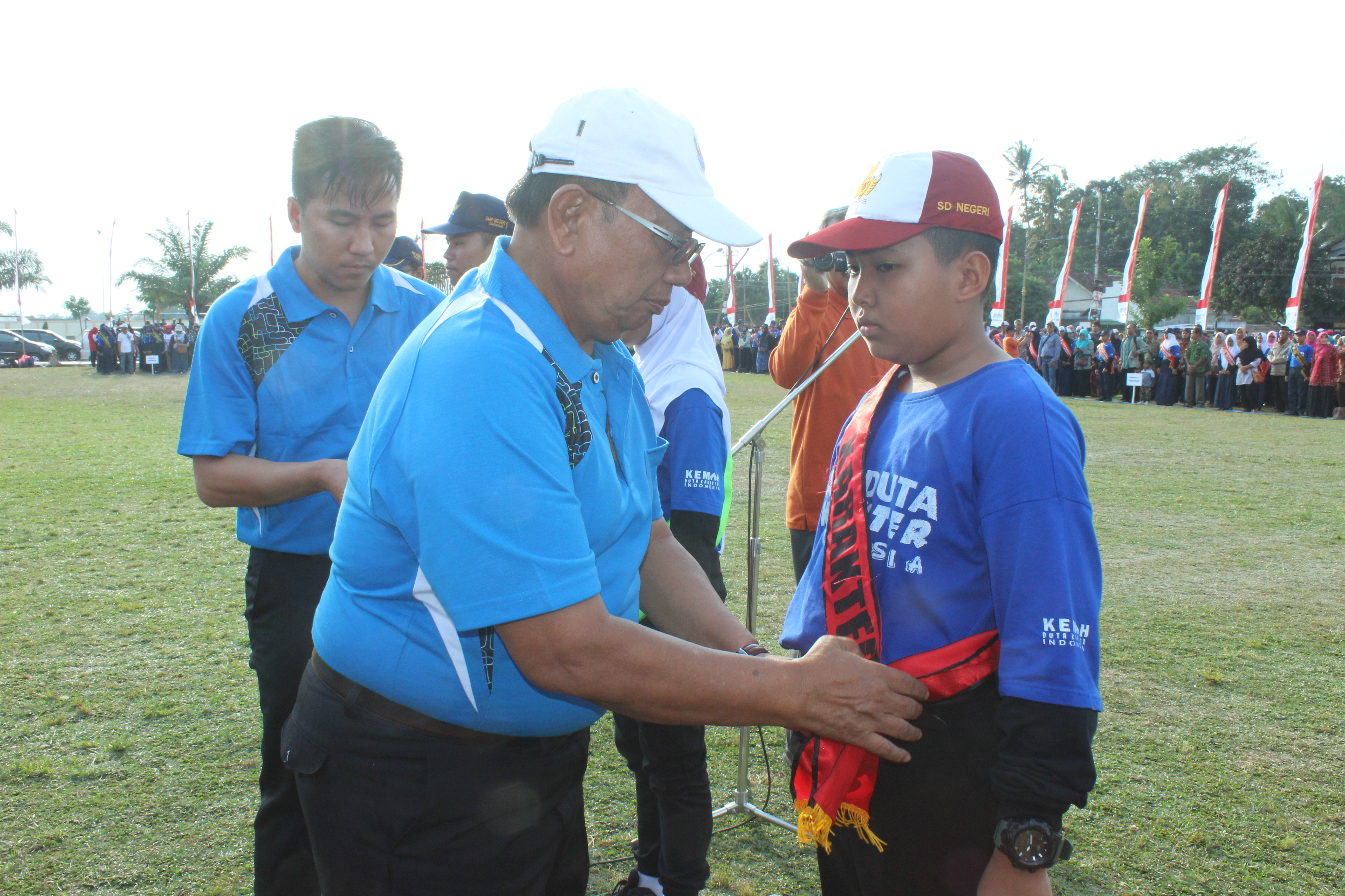 MEWUJUDKAN INDONESIA EMAS 2045 MELALUI PENDIDIKAN KARAKTER