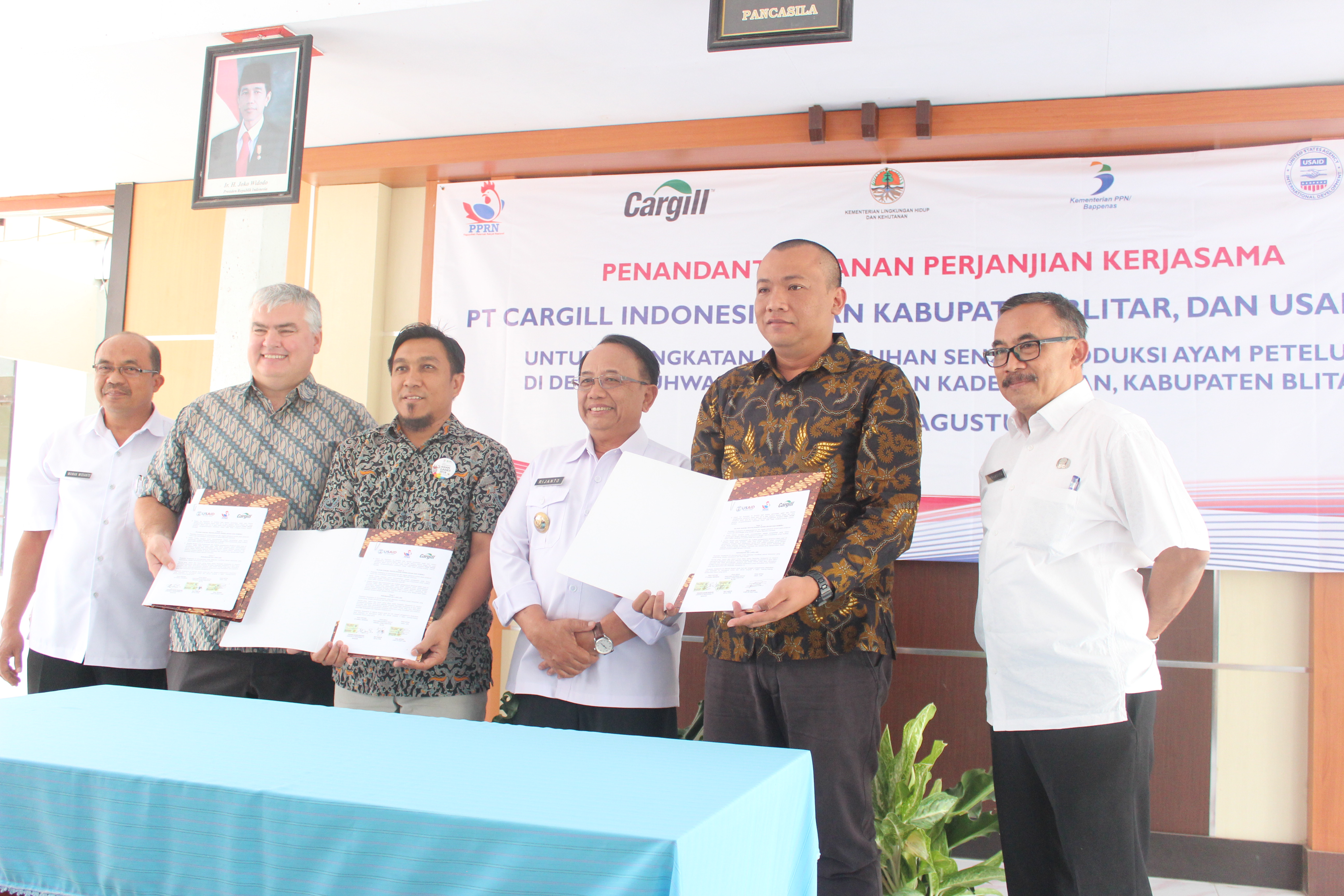 USAID APIK, CARGIL INDONESIA  DAN PPRN MOU TENTANG KETANGGUHAN PETERNAK AYAM