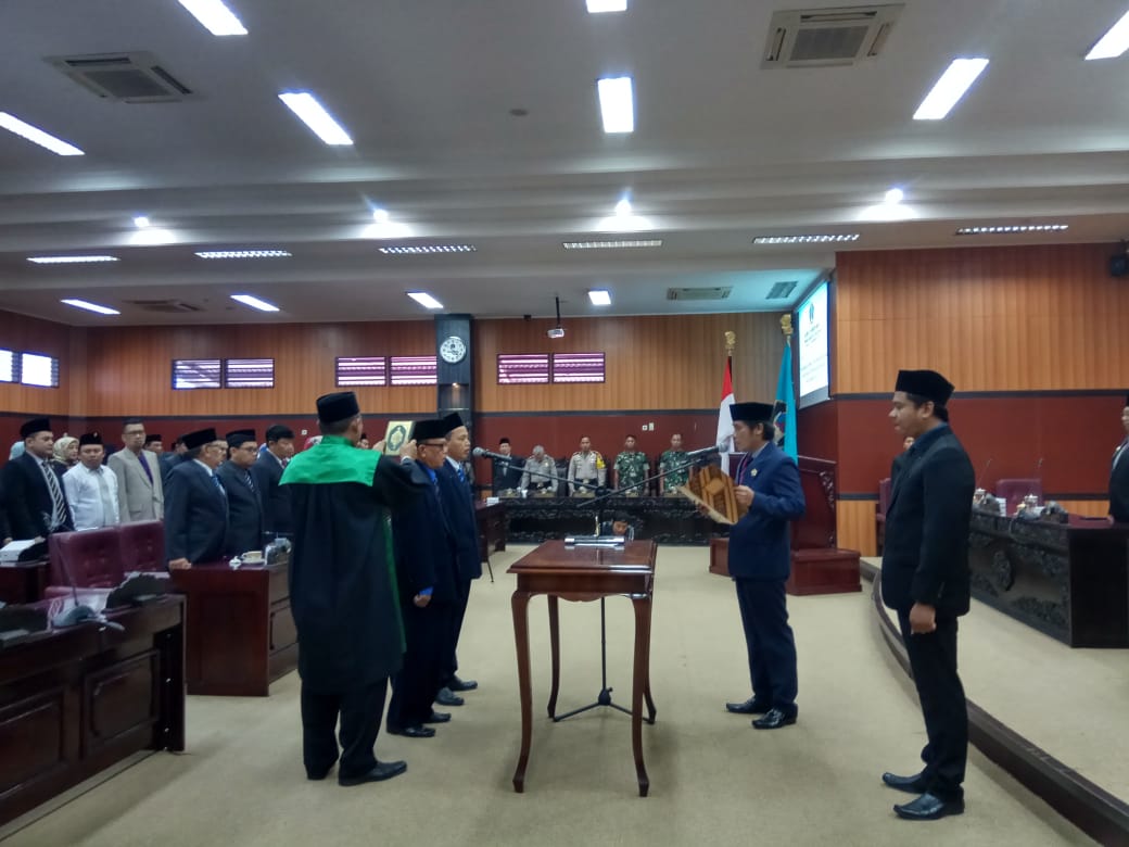 DPRD KABUPATEN BLITAR RESMI AMBIL SUMPAH PAW DUA ANGGOTA DEWAN