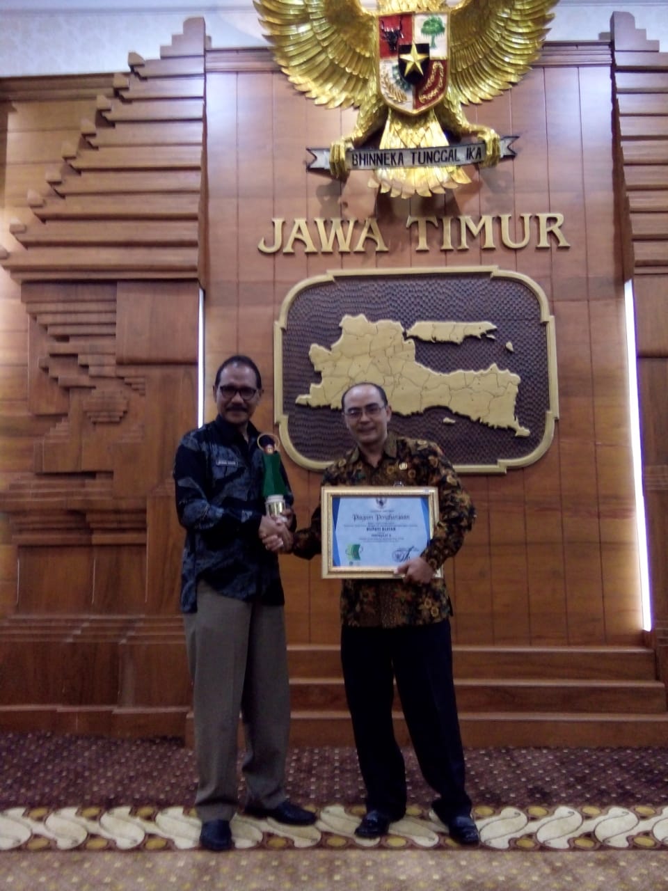 BUPATI BLITAR MENDAPATKAN PENGHARGAAN  ZERO ACCIDENT AWARD 2019