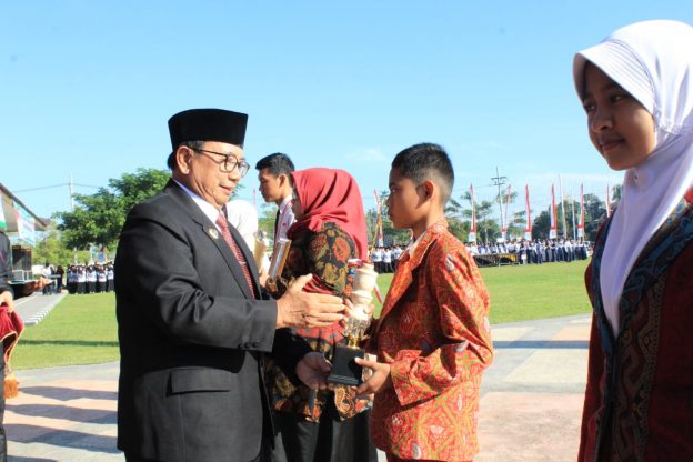Bupati Blitar H. Rijanto Pimpin Upacara Peringatan Hari Pendidikan Nasional dan Otonomi Daerah 2019