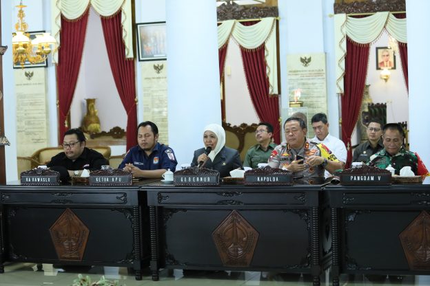 Gubernur Jatim Khofifah I.P  Monitoring Persiapan Proses  Pemilu 2019 di Wilayah Kabupaten Blitar dan Kota Blitar