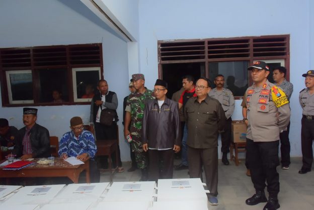 Bupati Blitar H. Rijanto Lakukan Monev ke Tiga Lokasi Penghitungan Pemilu Tingkat PPK