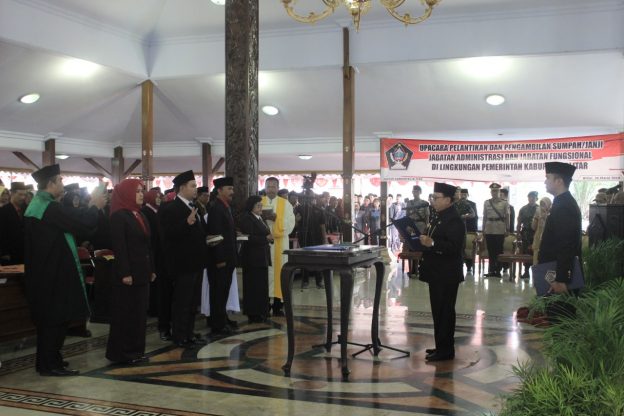Upacara Pelantikan dan Pengambilan Sumpah/Janji Jabatan Administrasi dan Jabatan Fungsional di Lingkungan Pemerintah Kabupaten Blitar