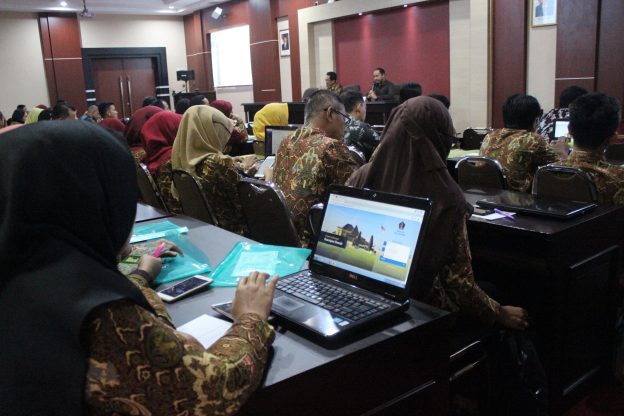 Sosialisasi Sertifikat Elektronik dan Aplikasi e-Office Menuju E-Goverment Pemerintah Kabupaten Blitar
