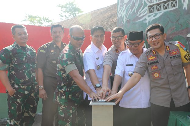 Plt Wali Kota Blitar Resmikan Tribun Lapangan Tembak Yonif 511 Badak Hitam