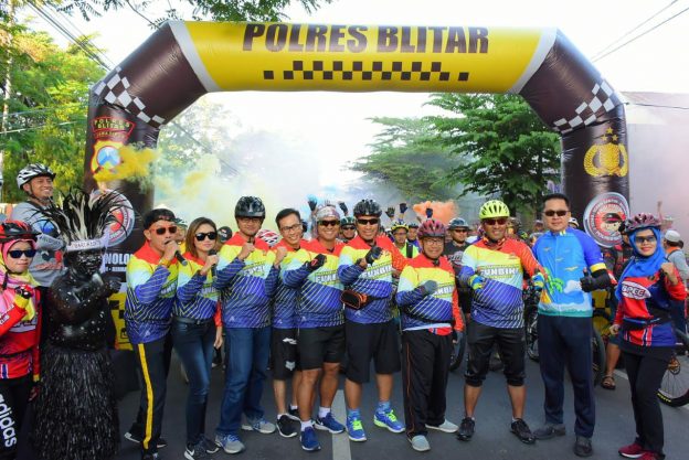Bhayangkara Blitar Funbike Colour Fest dalam Rangka Hari Bhayangkara ke-73