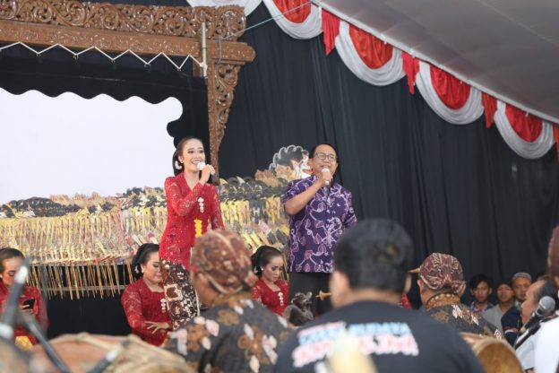 Pemkab Blitar Gelar Kesenian Wayang Kulit dalam Rangka Memeriahkan Kirab Hurub Hambangun Praja
