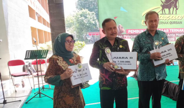Pemkab Blitar Terima Dua Penghargaan dalam Lomba Peternakan Tingkat Provinsi