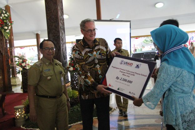 Apresiasi Pencapaian Bisnis Wirausaha Muda Peserta Program USAID JAPRI Kabupaten Blitar