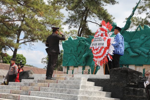 Kenang Jasa Para Pahlawan, Pemkab Blitar dan Forkopimda Ziarah Nasional ke TMP