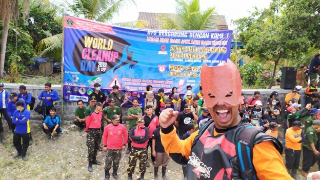 Mengenal Sosok KRESEKMEN: Superhero Peduli Sampah dari Blitar