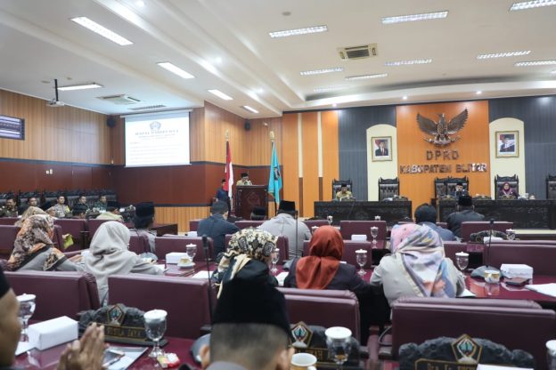 Bupati Blitar Sampaikan Nota Keuangan Ranperda APBD Tahun 2020 dan Ranperda Inisiatif Eksekutif di Rapat Paripurna
