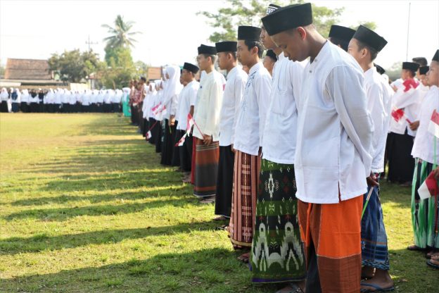 Apel Pagi Hari Santri Nasional 2019, Bupati Blitar :  Mari Semangat Bersama Membangun Daerah