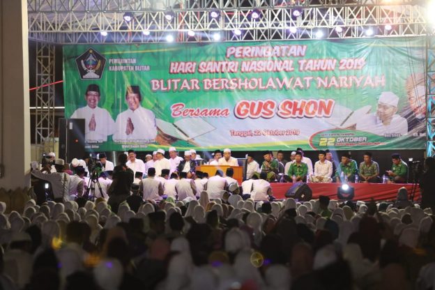 Hari Santri Nasional, Bupati Blitar Bersama Warga Bershalawat Bareng Gus Shon