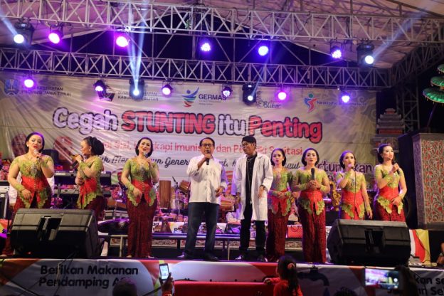 Lewat Pertunjukan Campursari Cak Percil, Bupati Blitar Sampaikan Pencegahan Stunting ke Warga