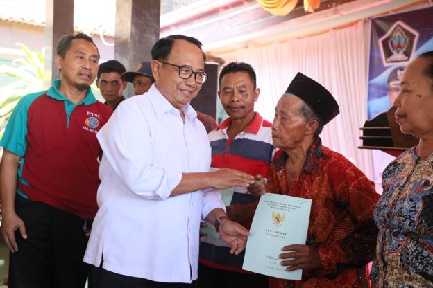 Bupati Blitar Ke Desa Birowo Serahkan 567 Sertipikat Tanah
