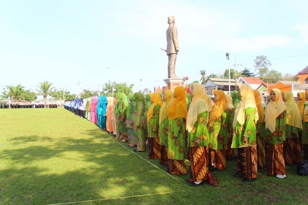 Bupati Blitar Pimpin Apel Hari Bela Negara dan Hari Ibu di Kanigoro