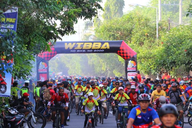 Bupati Blitar Berangkatkan Ribuan Goweser Keliling Desa di Kota Wlingi