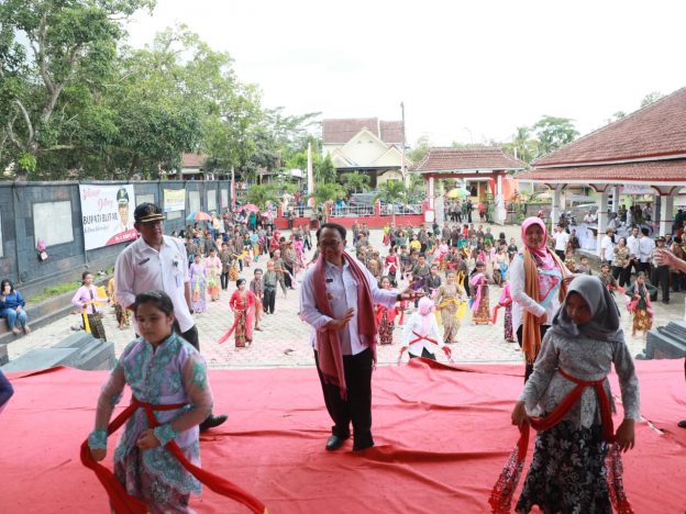 Serunya Bupati Blitar Kunker di Kecamatan Selorejo