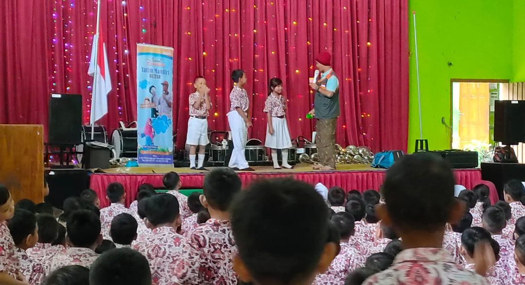 Tumbuhkan Karakter Anak, Yatim Mandiri Blitar Dongengi Siswa SD Babadan 1 Wlingi