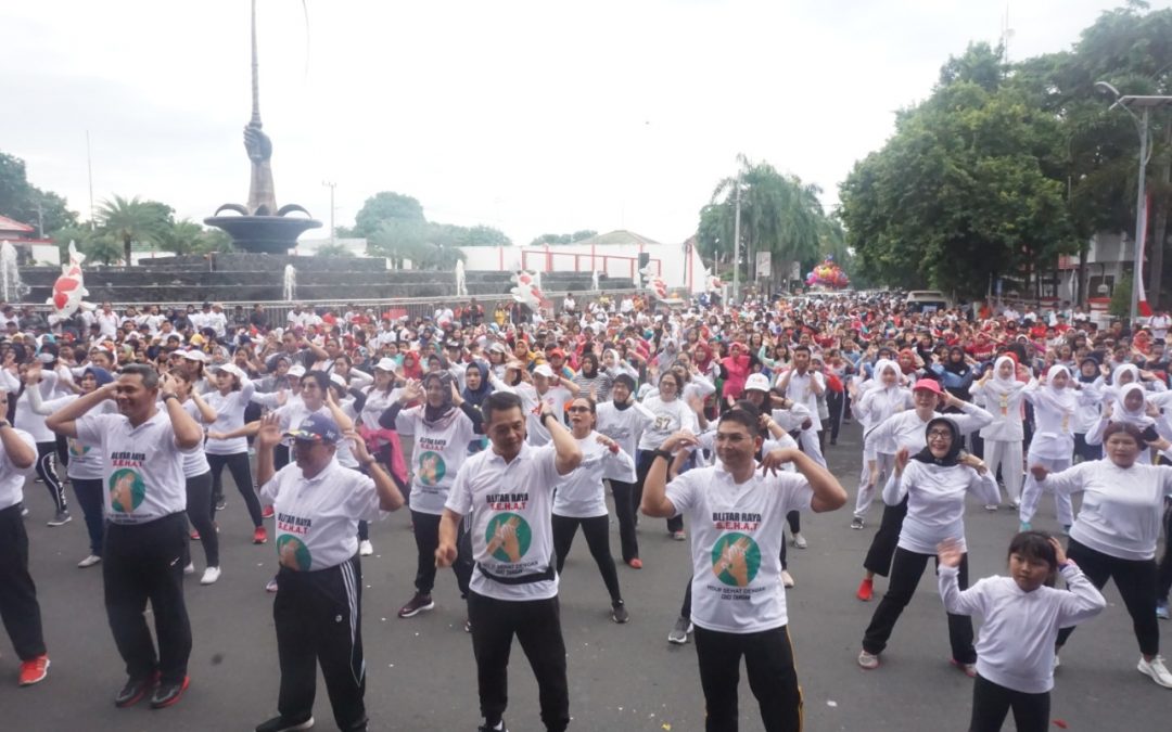 Ribuan Warga Blitar Raya Bareng Bupati Blitar Semarakkan Aksi Blitar Raya SEHAT