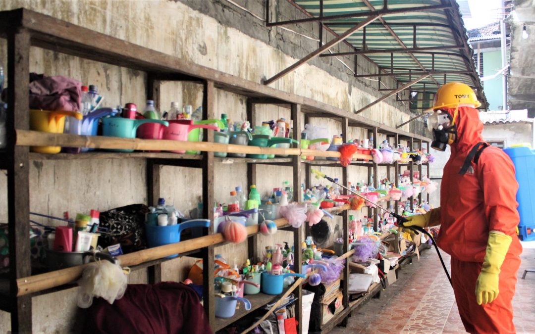 Antisipasi Penyebaran Covid-19, Pemkab Blitar Gelar Penyemprotan Disinfektan di Sejumlah Ponpes Wilayah Blitar Barat