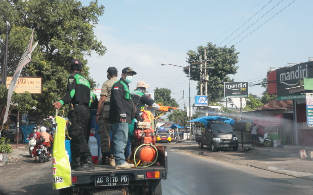 Pemkab Blitar Lakukan Penyemprotan Disinfektan dan Check Point di Wilayah Blitar Barat
