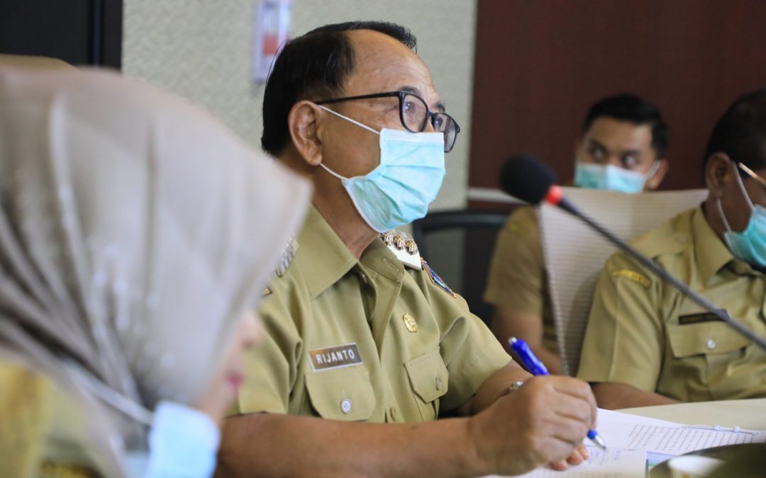 Lewat Video Conference, Bupati Blitar Pimpin Rapat Penanganan Covid-19 Bersama OPD