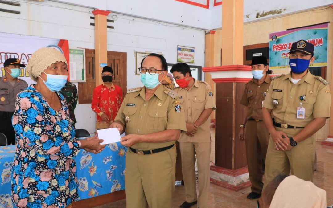 Bupati Blitar Kembali Bagikan BLT DD, Zakat Maal dan Bansos