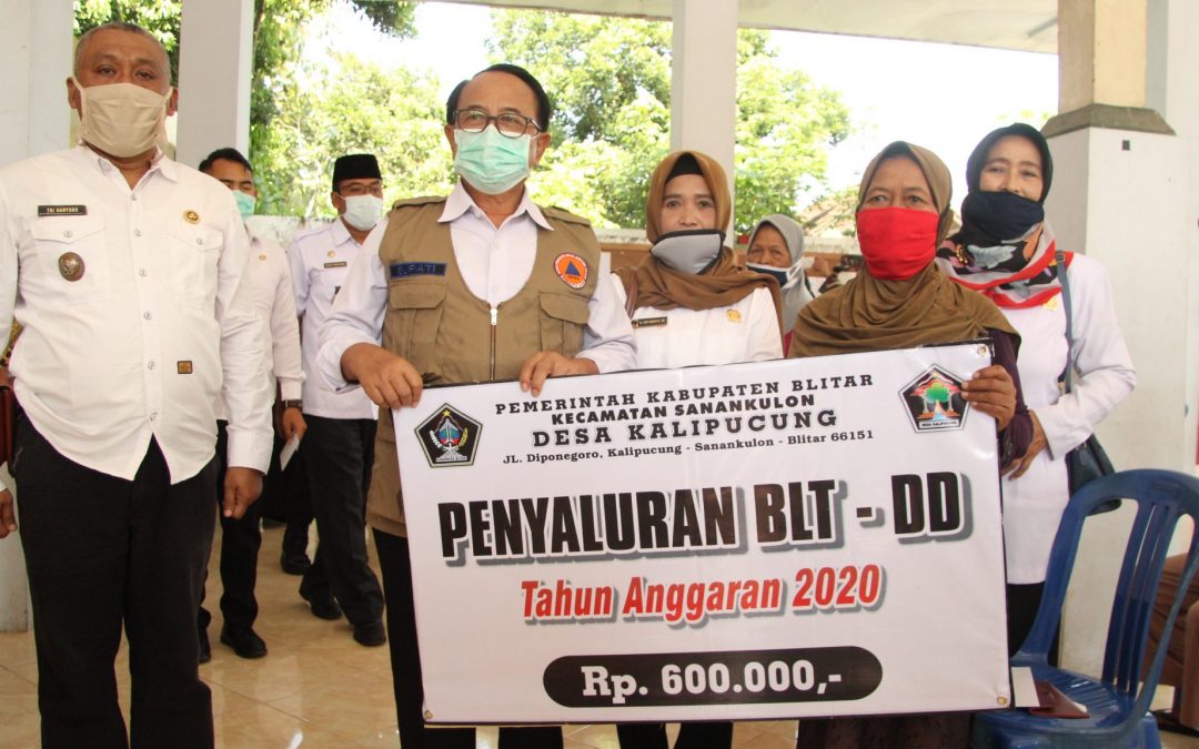 Giliran Warga Purworejo dan Kalipucung Dapat BLT DD yang Diserahkan Bupati Blitar