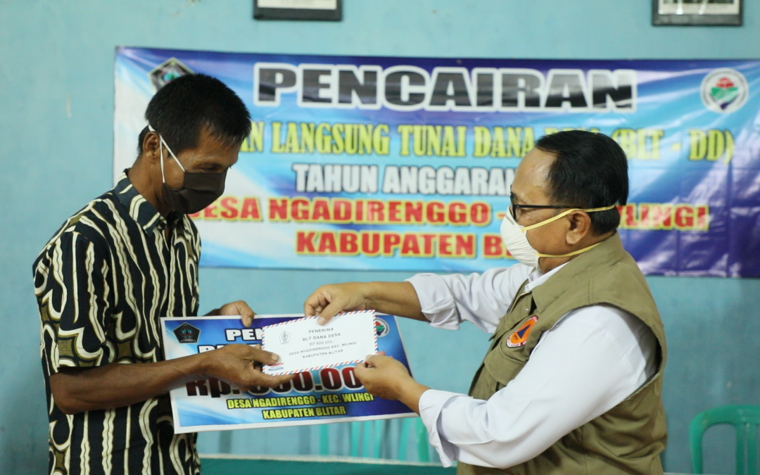 Bupati Blitar Bagikan BLT Dana Desa