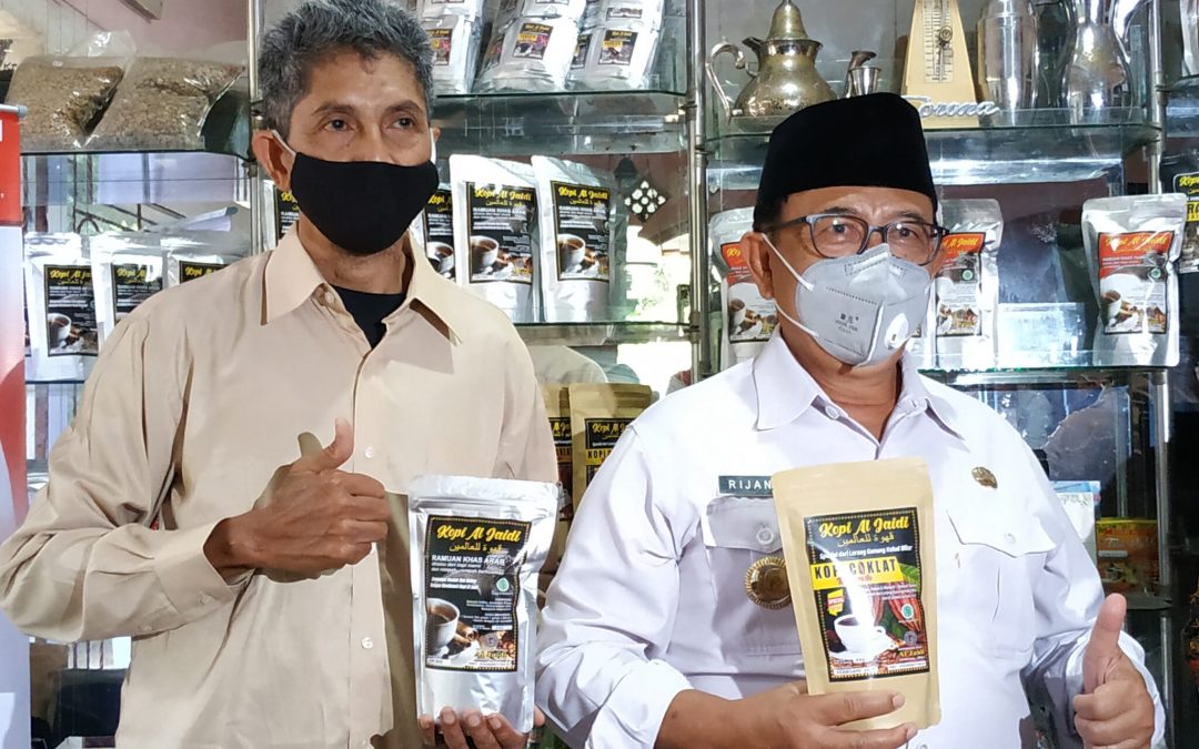 Ke Kecamatan Nglegok, Bupati Rijanto Kunjungi Sekolahan dan UMKM