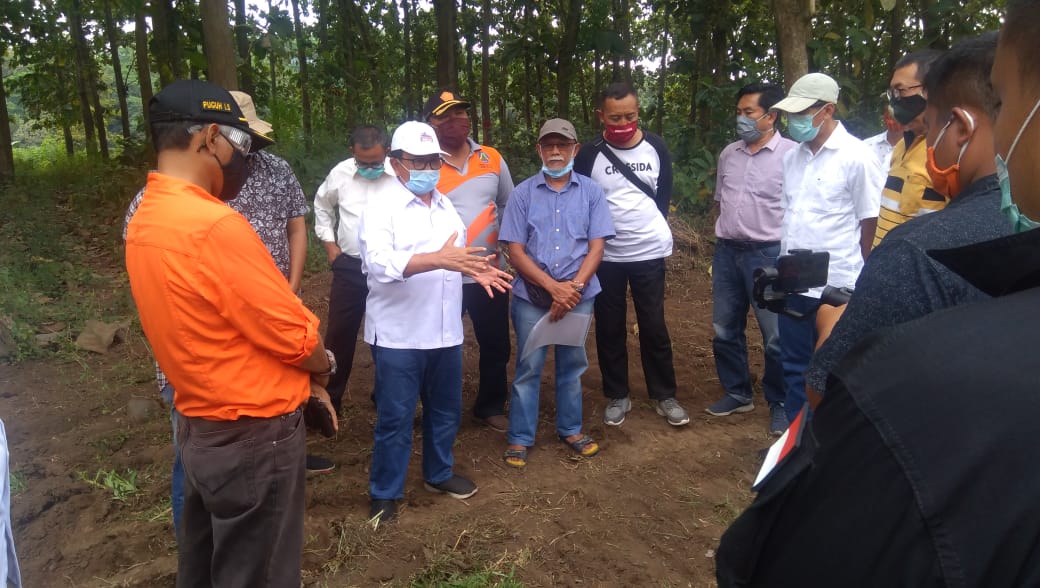 Bupati Blitar Tinjau Lokasi Rencana Parkir Truk Muatan Tebu PT RMI