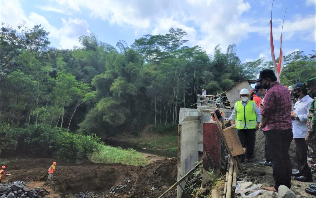 Bupati Rijanto Tinjau Pembangunan Dua Jembatan di Kecamatan Binangun
