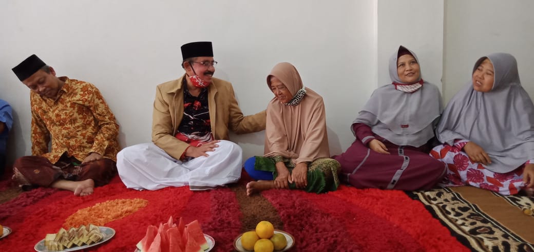 Pemkab Blitar Berhasil Pertemukan Ibu Fatoyah dengan Keluarga yang Terpisah Selama 31 Tahun