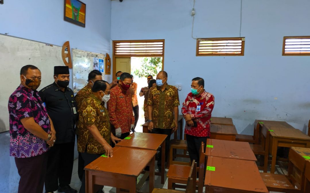 Bupati Blitar Tinjau Kesiapan Sekolah dalam Belajar Tatap Muka