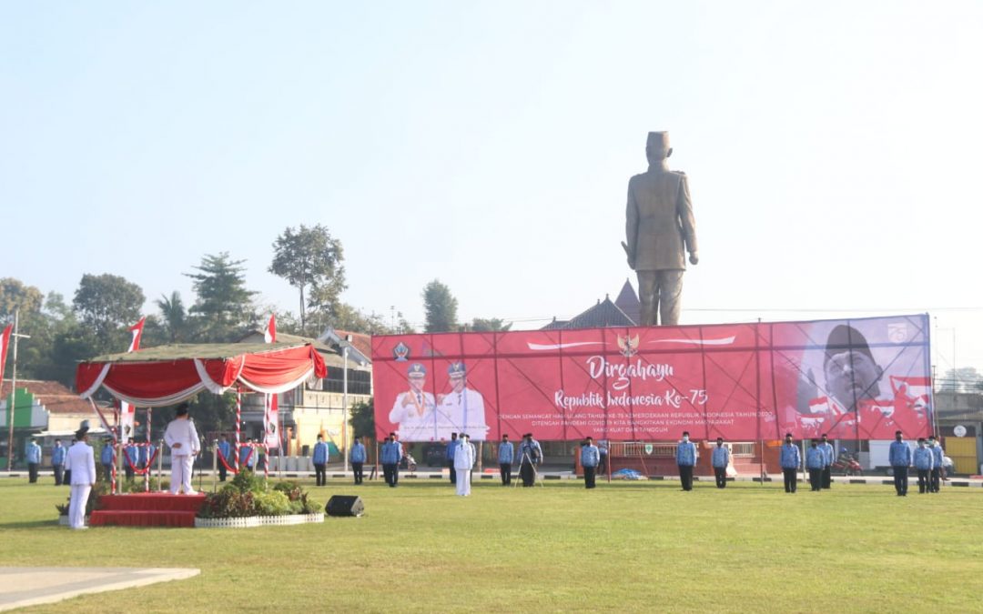 Bupati Blitar Pimpin Upacara Bendera HUT RI ke- 75 dan Ikuti Upacara Detik-detik Proklamasi Secara Virtual