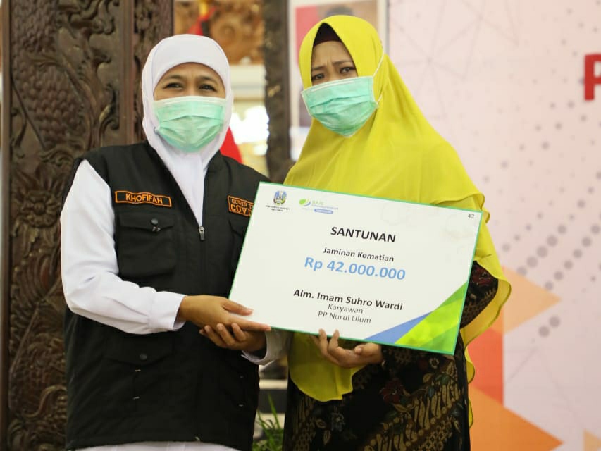 Gubernur Jawa Timur Serahkan Bantuan ke Warga Kabupaten Blitar