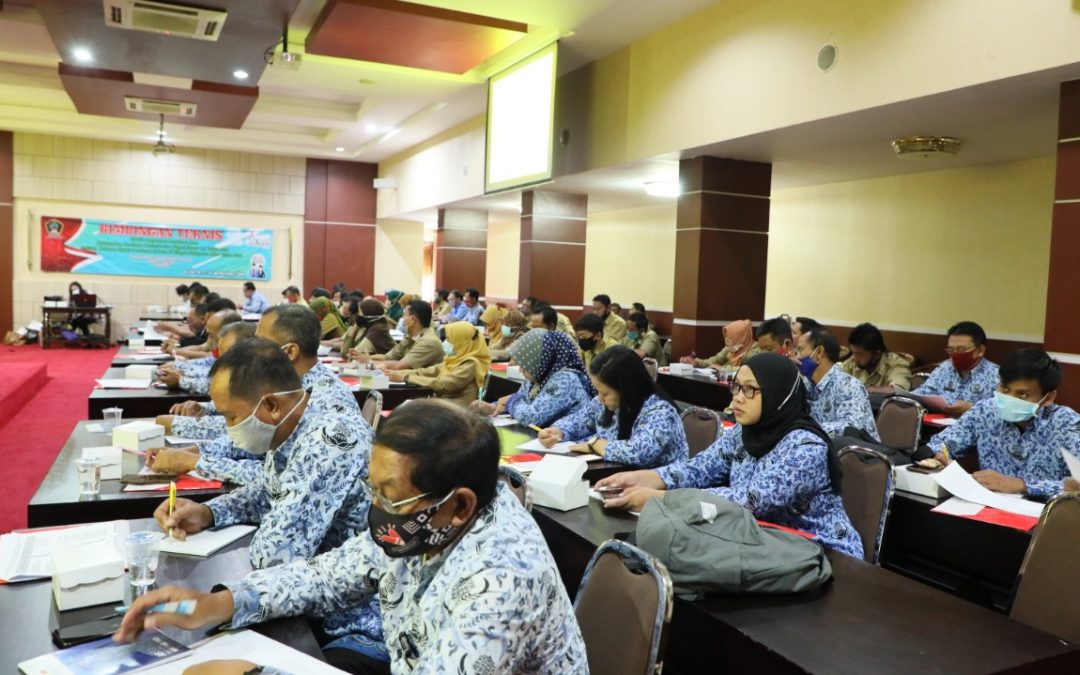Guna Tingkatkan Kapasitas Penyusunan Peraturan Desa, Sekdes di Kabupaten Blitar Ikuti Bimtek
