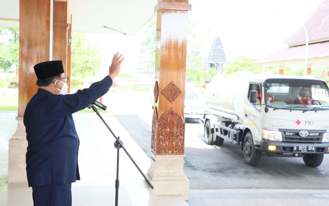 PMI Kabupaten Blitar Adakan Penyemprotan Disinfektan di Sejumlah Wilayah di Kabupaten Blitar Selama 4 Hari