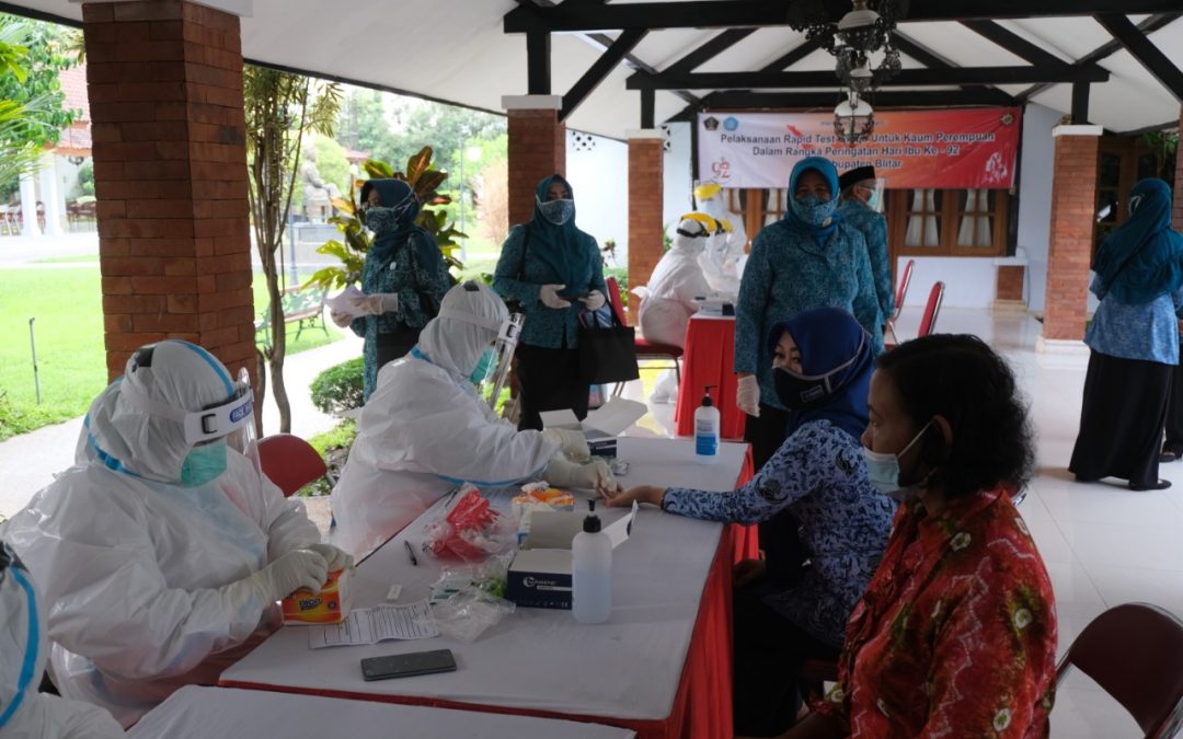 Peringati Hari Ibu ke- 92, TP PKK Bersama DPPKBP3A Kabupaten Blitar Adakan Rapid Test Gratis