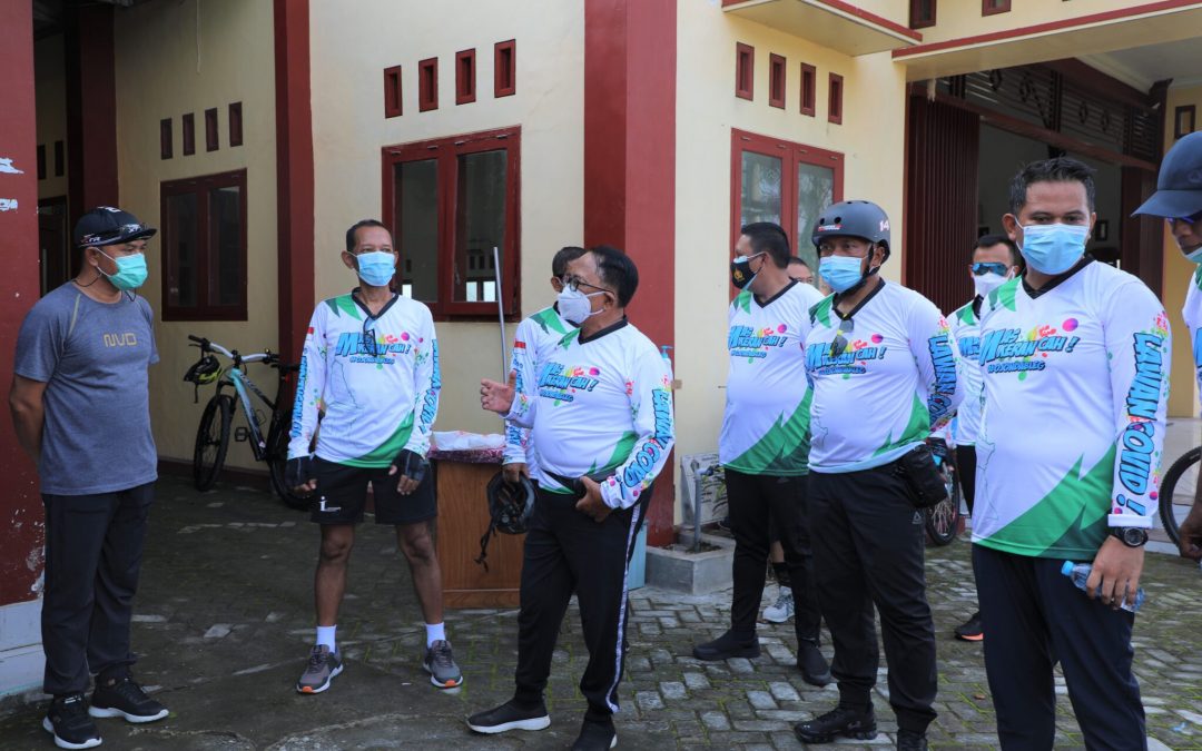 Sambil Gowes Bupati Blitar Bersama Forkopimda Laksanakan Monev Satgas Covid-19 Desa dan Kelurahan