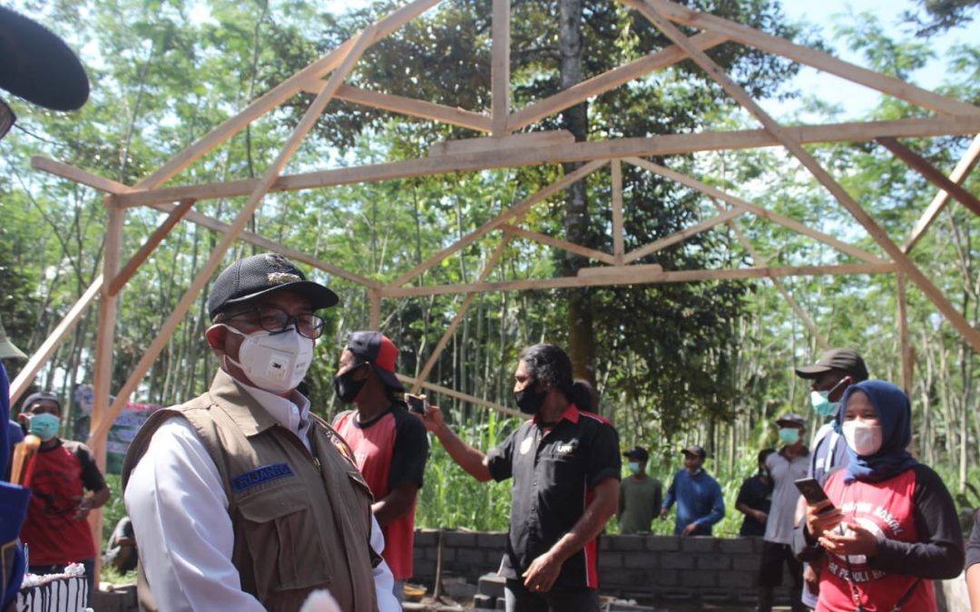 Pemkab Blitar Salurkan Bantuan Bedah Rumah kepada Warga Desa Modangan