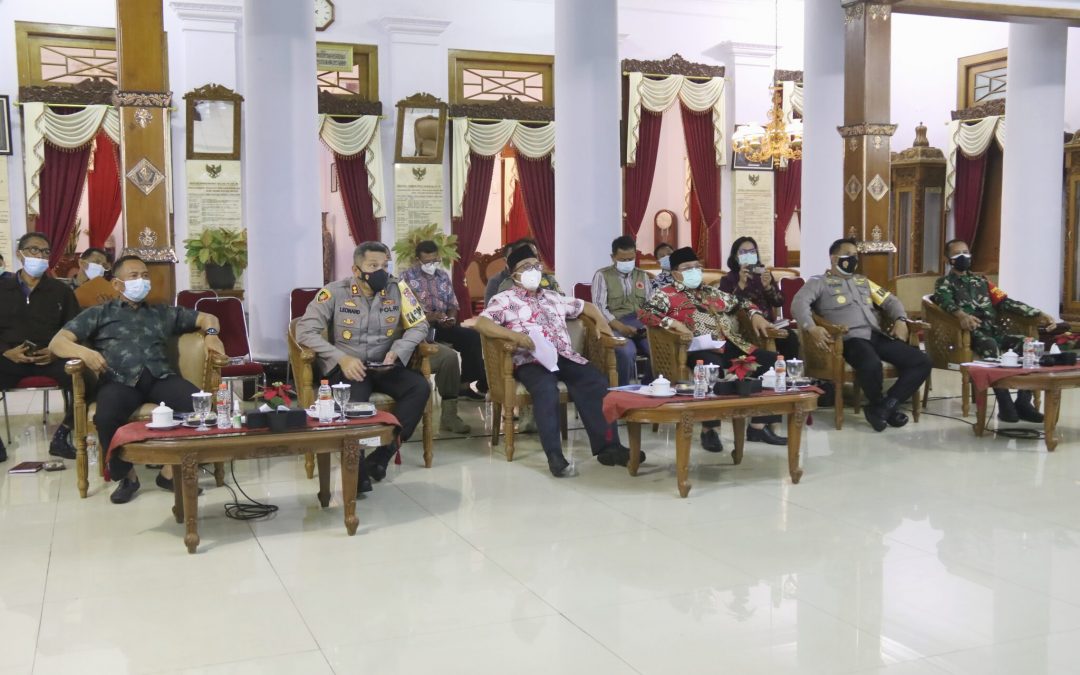 Bupati Blitar Bahas Evaluasi PPKM Tahap Dua Bersama Gubernur Khofifah